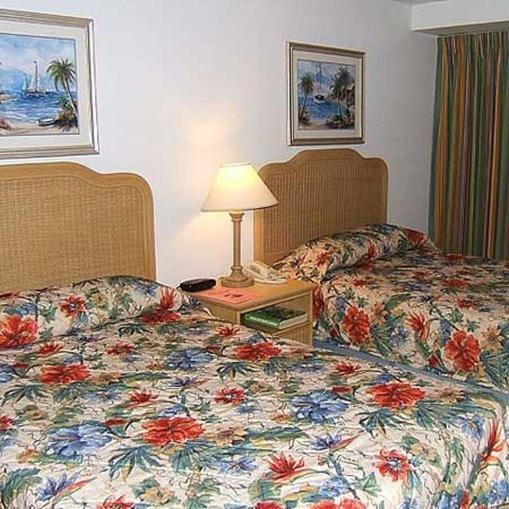 Quarto Duplo com 2 Camas de Casal